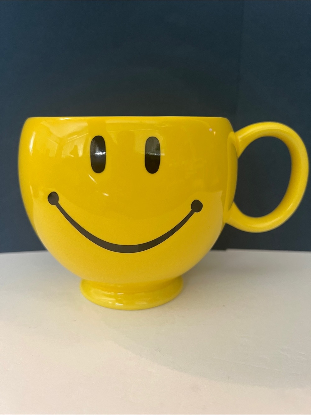 Vintage Teleflora Yellow Smiley Face Oversized Ceramic Mug Soup Bowl Planter